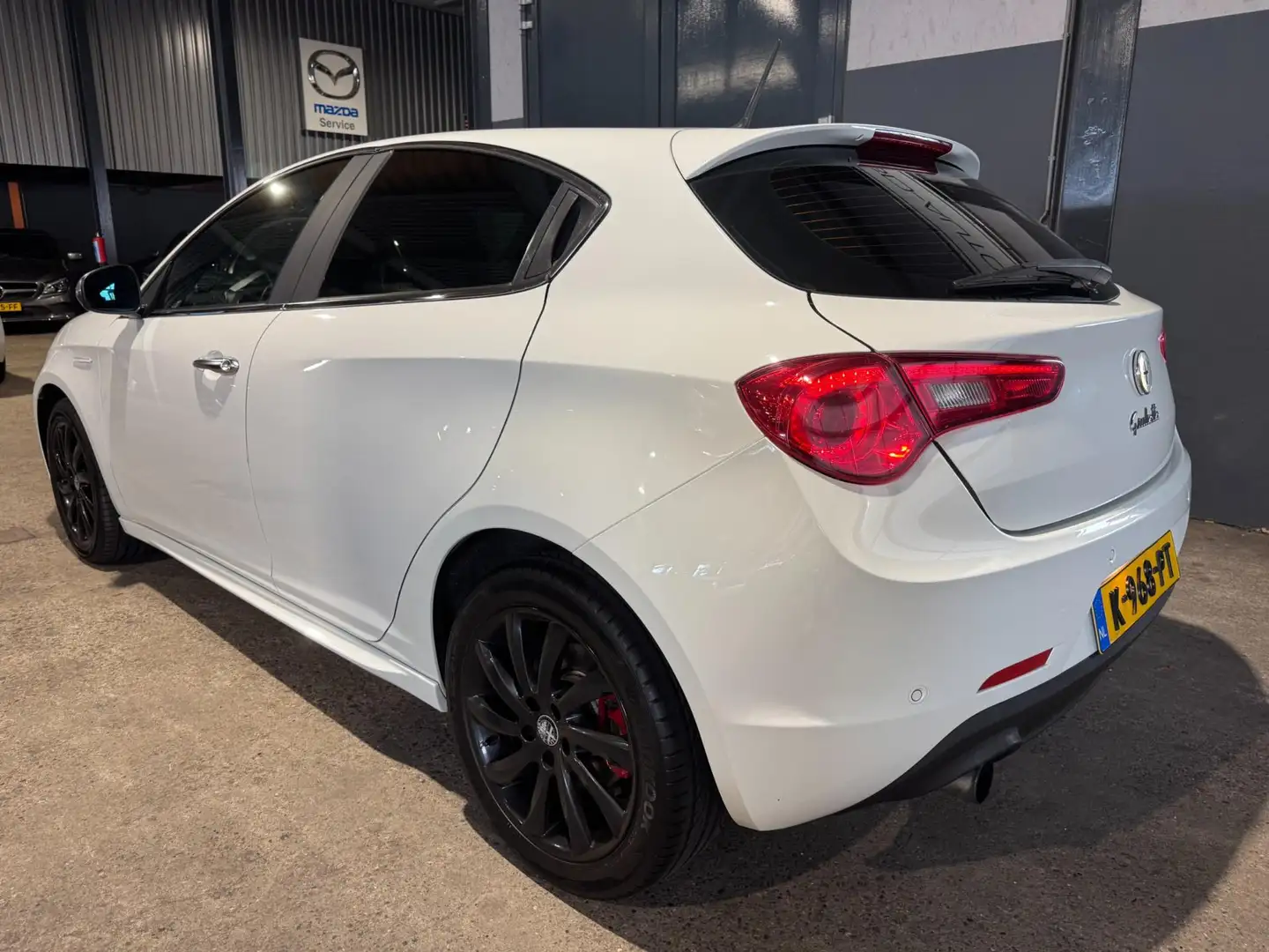 Alfa Romeo Giulietta 1.4 T Distinctive|Stoelverwarming|Keurige auto ! Wit - 2