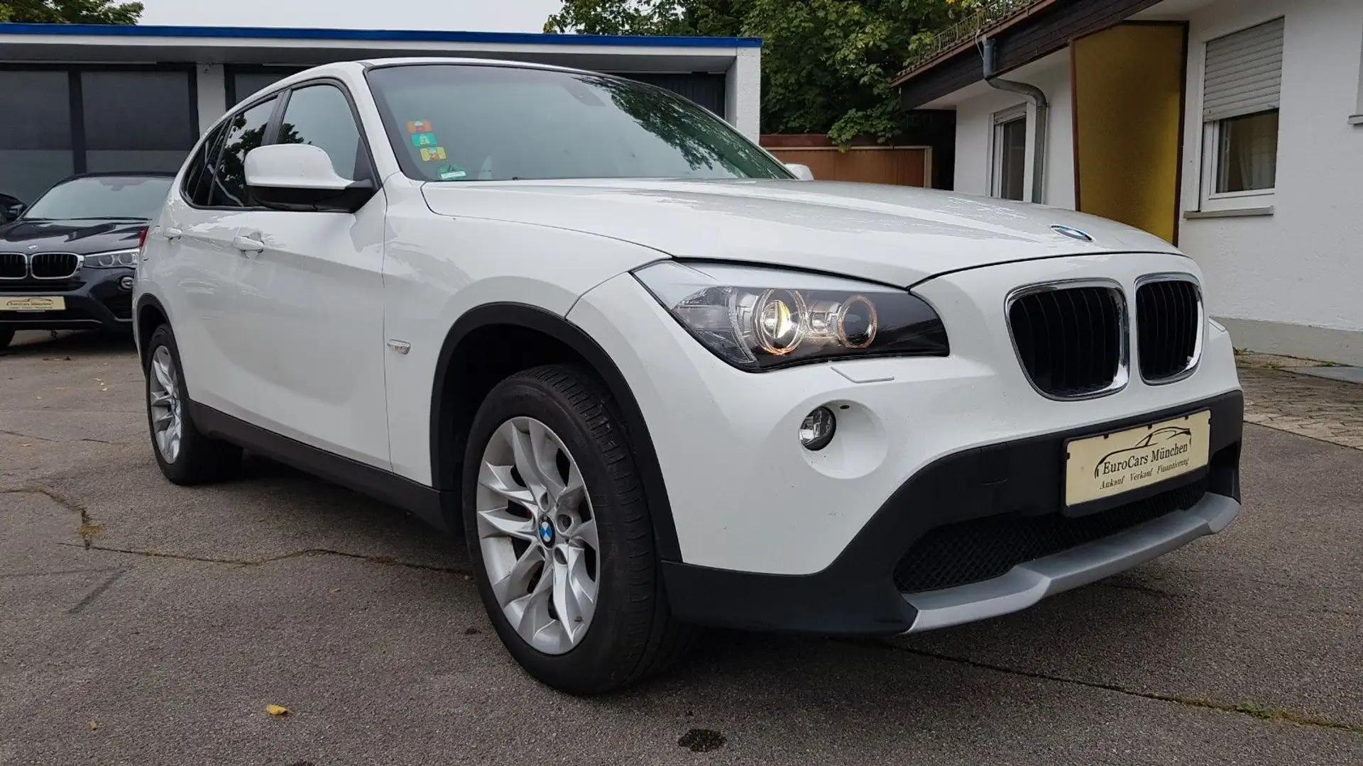 BMW X1 xDrive20d aut. ~ XENON ~ AHK ~ PDC ~ Tempomat Weiß - 1