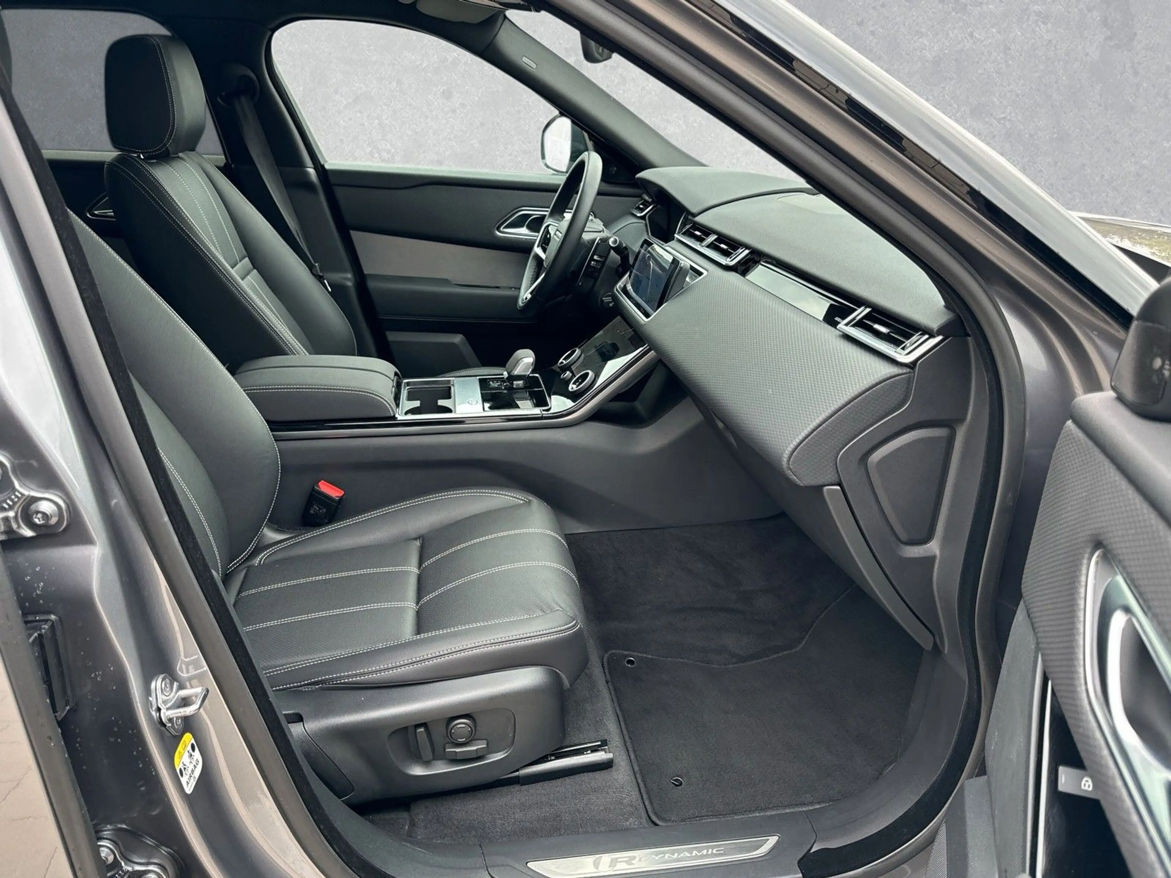Land Rover Range Rover Velar D200 AWD R-DYNAMIC SE ACC — photo 3
