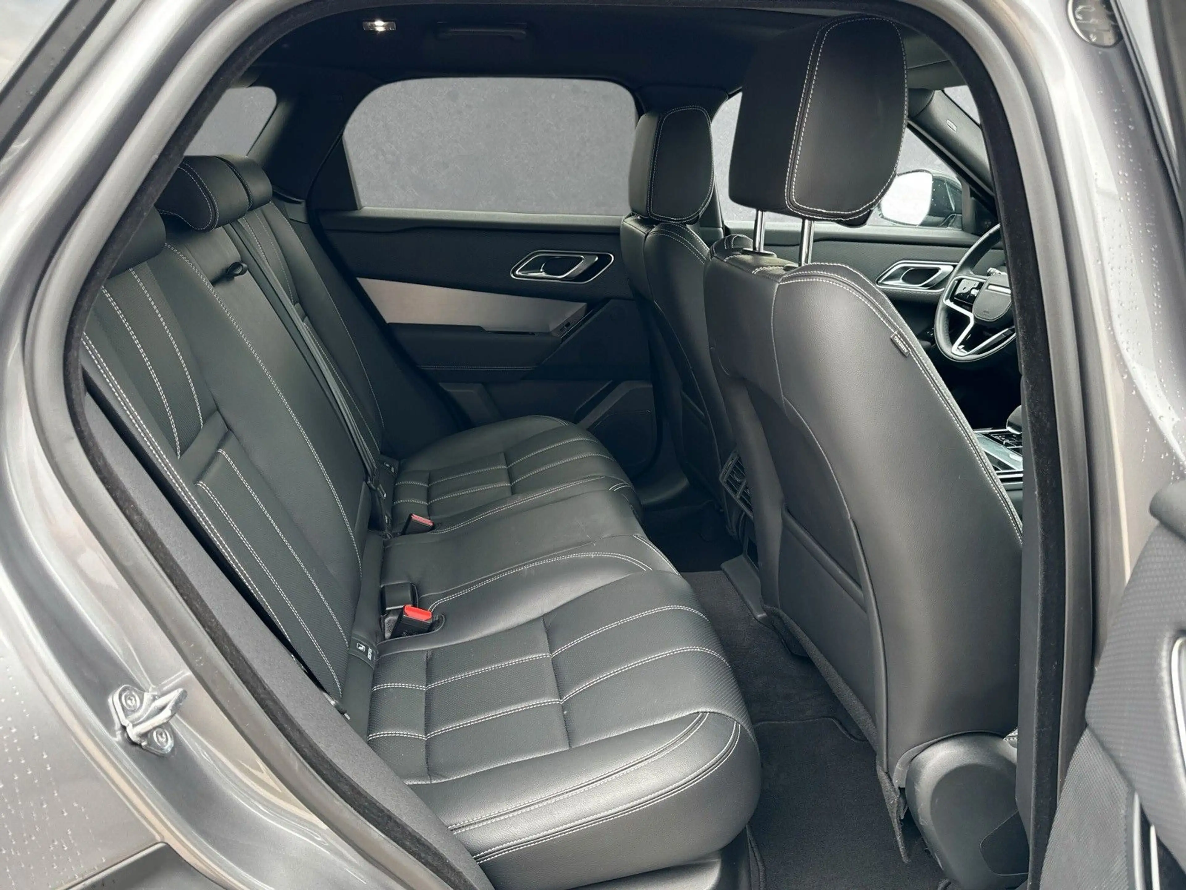 Land Rover Range Rover Velar D200 AWD R-DYNAMIC SE ACC — photo 5