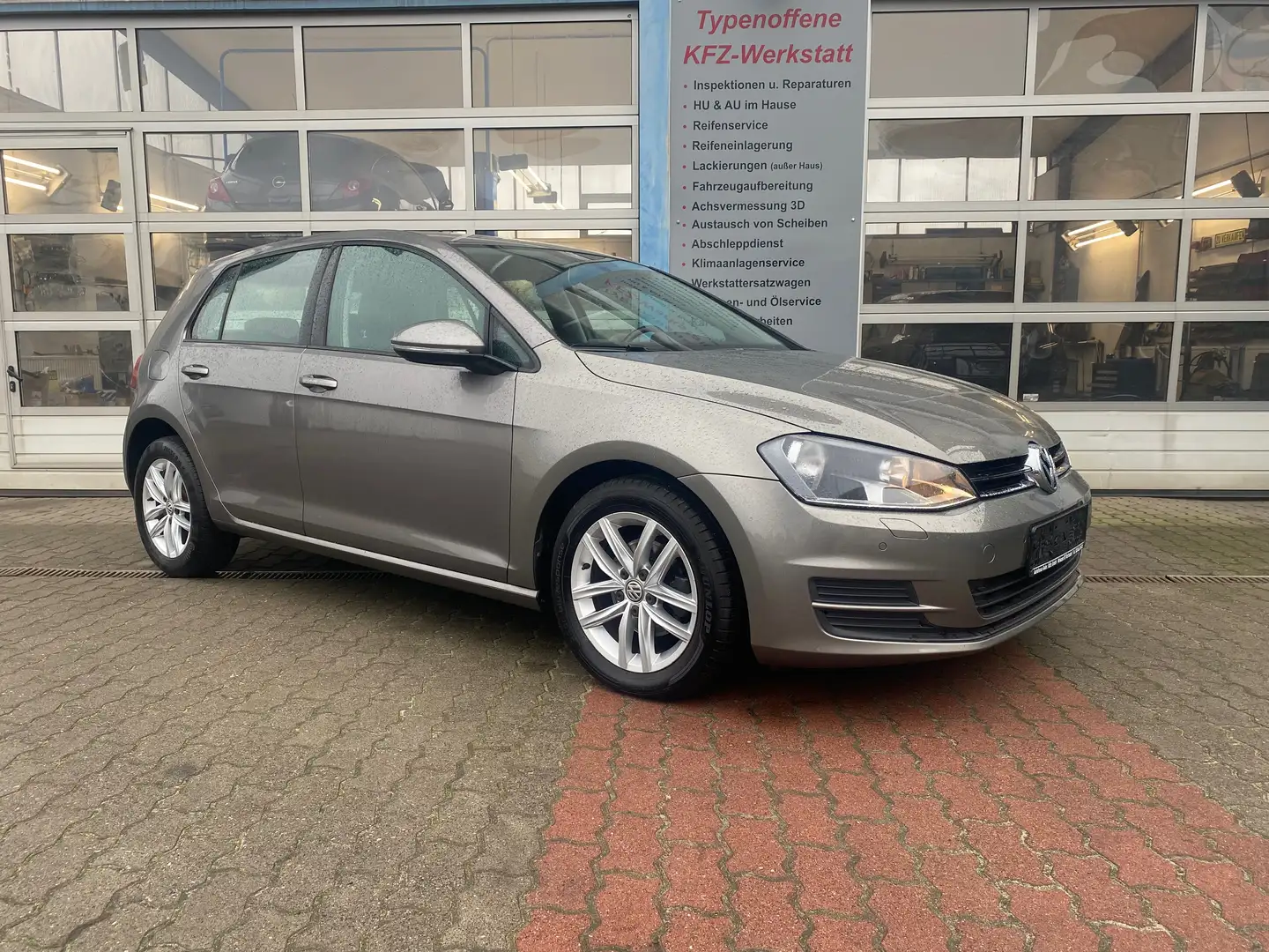 Volkswagen Golf 1.2 TSI BlueMotion , Sitzheizung, HU/AU neu Gris - 2