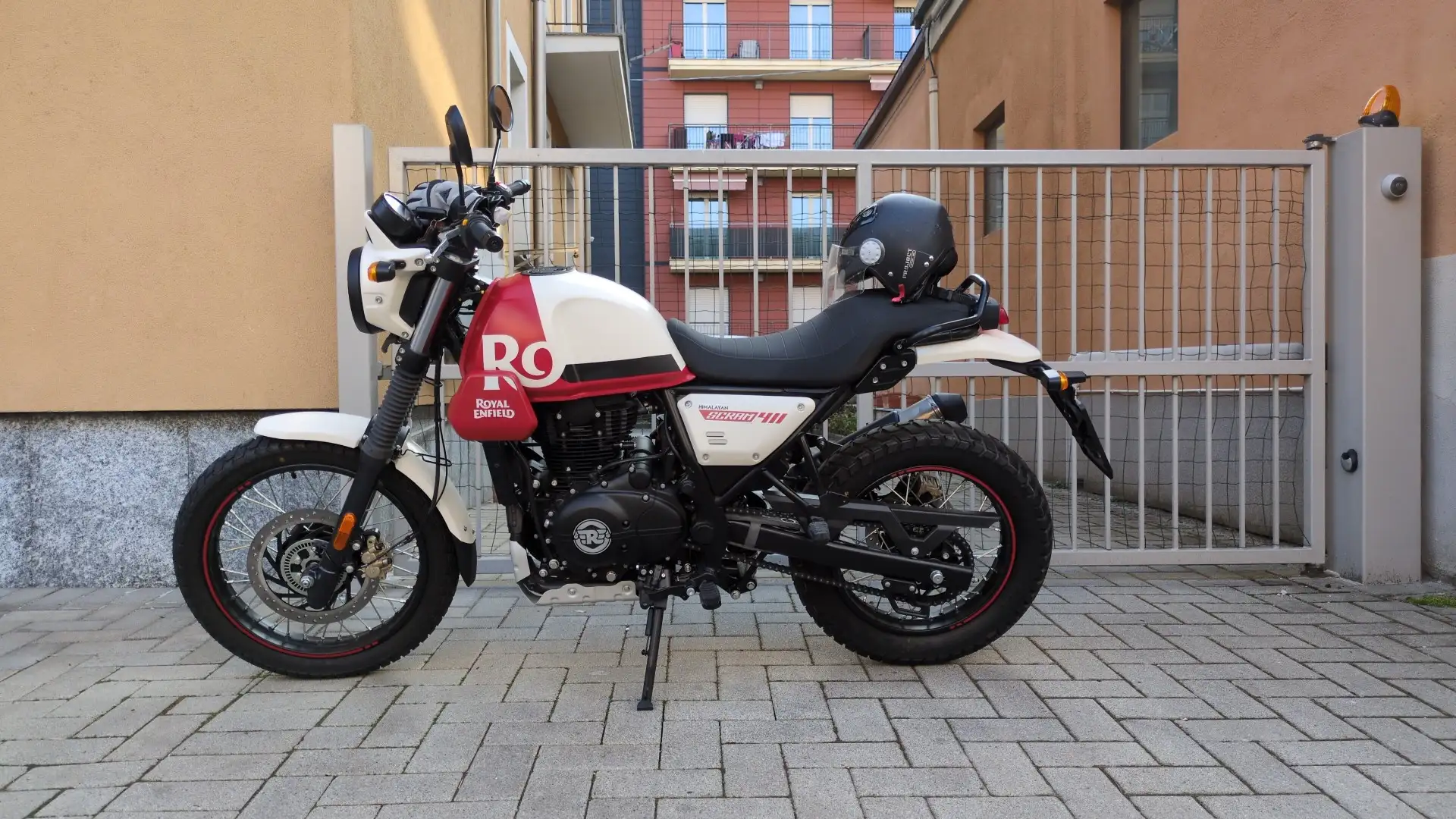 Royal Enfield Scram 411 Rosso - 1