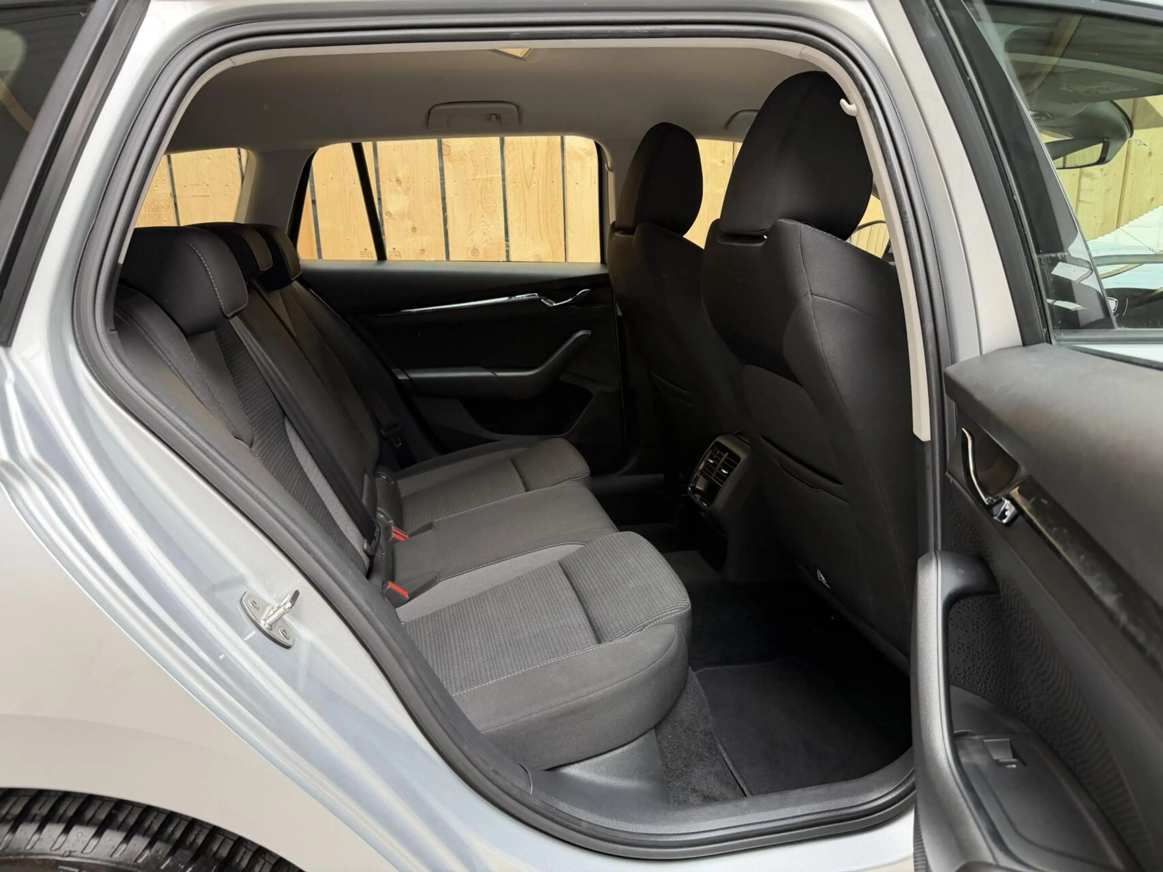 Skoda Octavia Combi 1.0 TSI Business Edition Apple CarPlay/Andro — photo 30