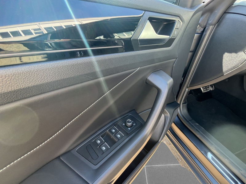 Volkswagen T-Roc R-Line 1.5 TSI DSG Edition Black — photo 13
