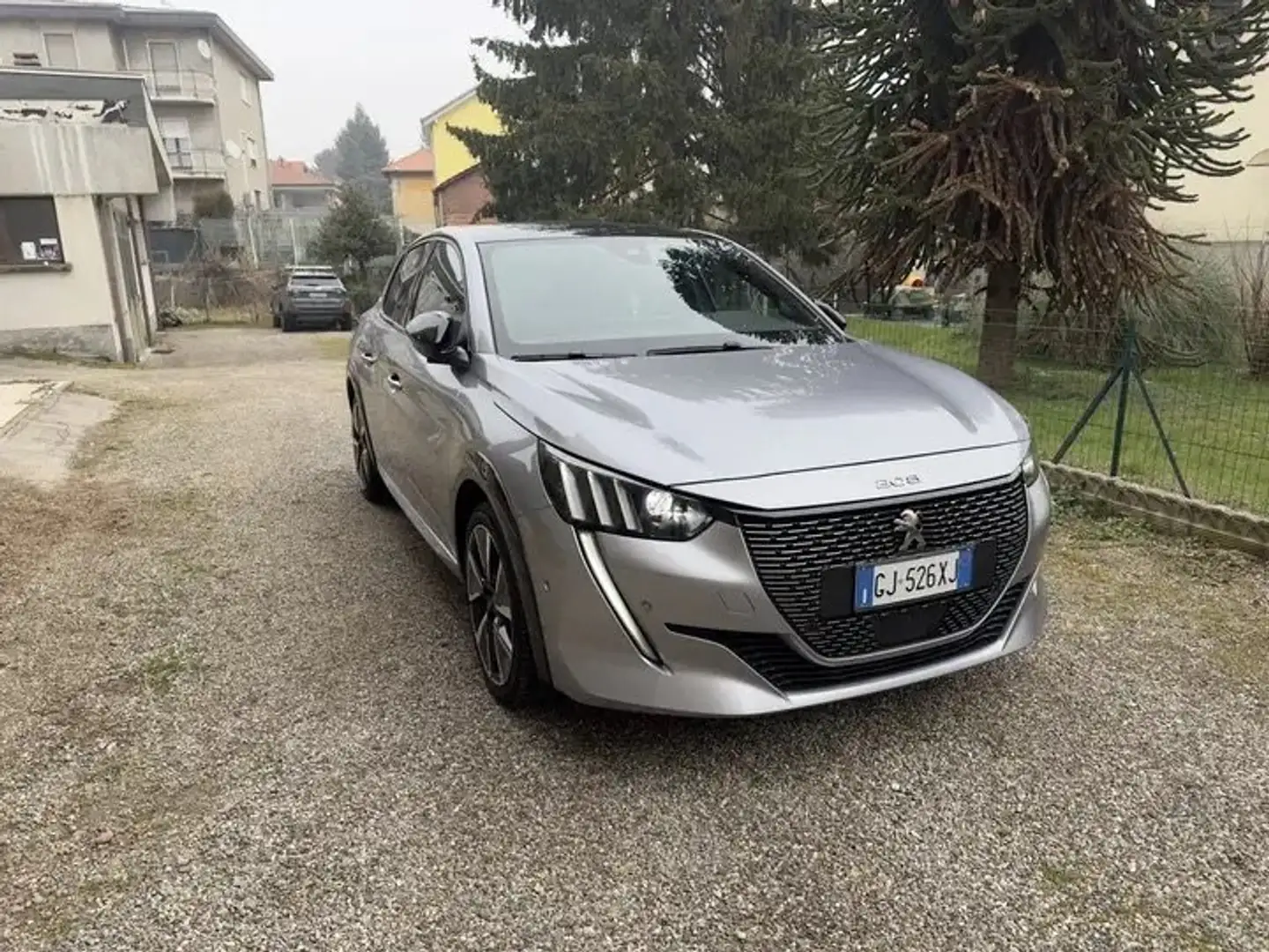 Peugeot 208 e-208 GT 100kW my20 136cv - 1
