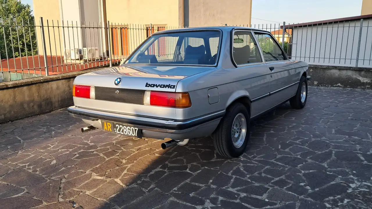 BMW 323i 2p, foto 3