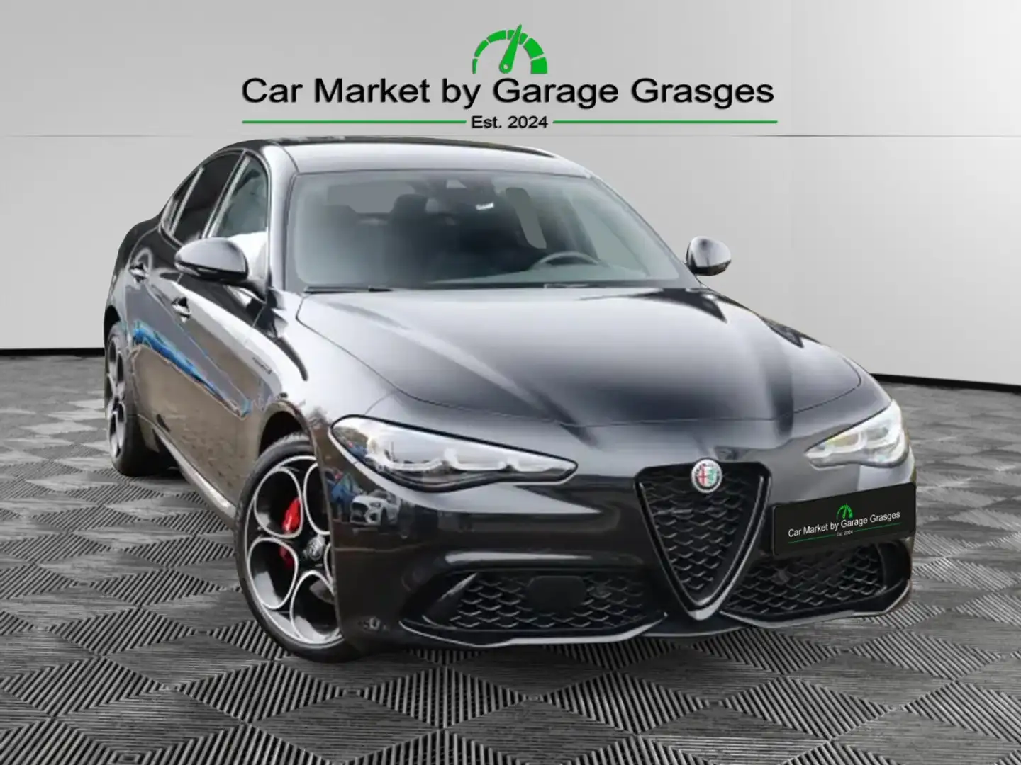 Alfa Romeo Giulia COMPETIZIONE 2.0 TURBO Noir - 1