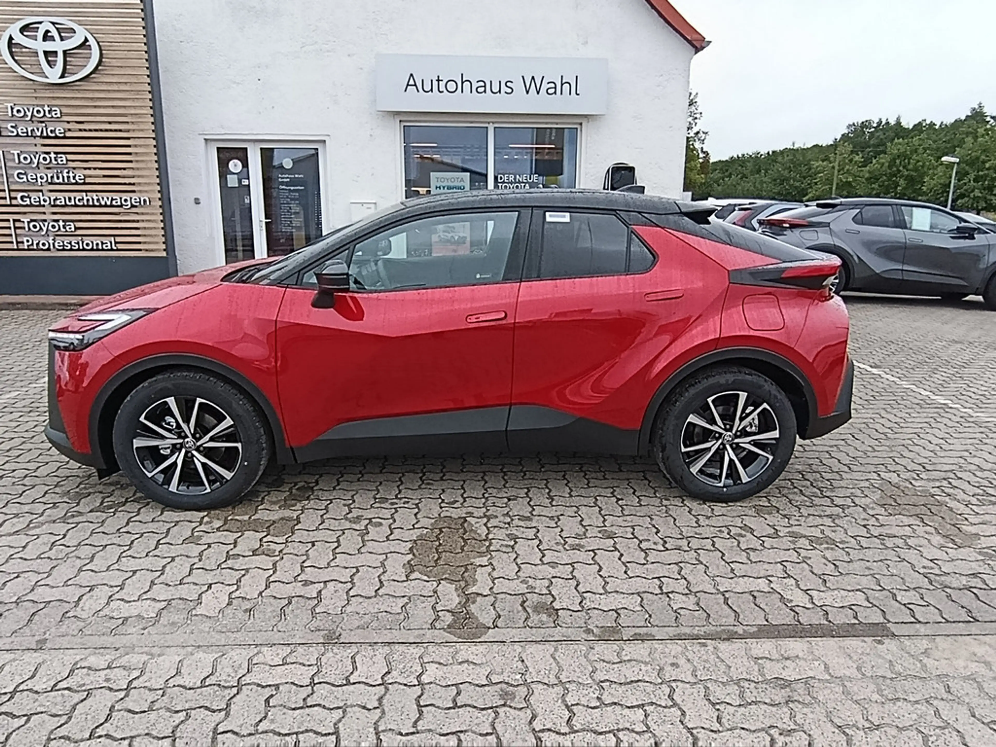 Toyota C-HR 1.8 Hybrid FWD Teamplayer — photo 2