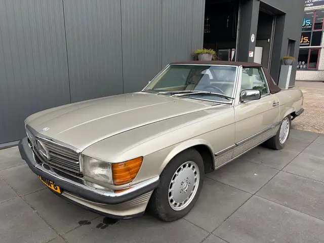 Mercedes-Benz SL 560