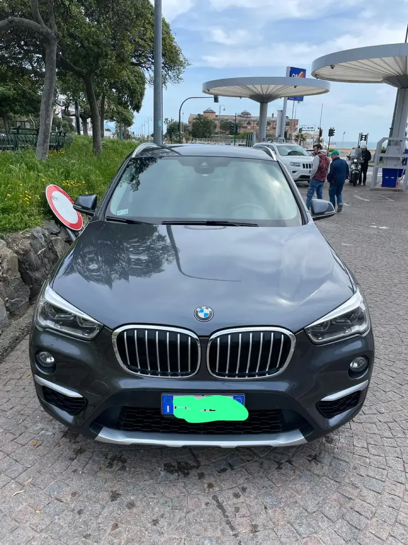 BMW X1 sdrive18d xLine auto Grijs - 2