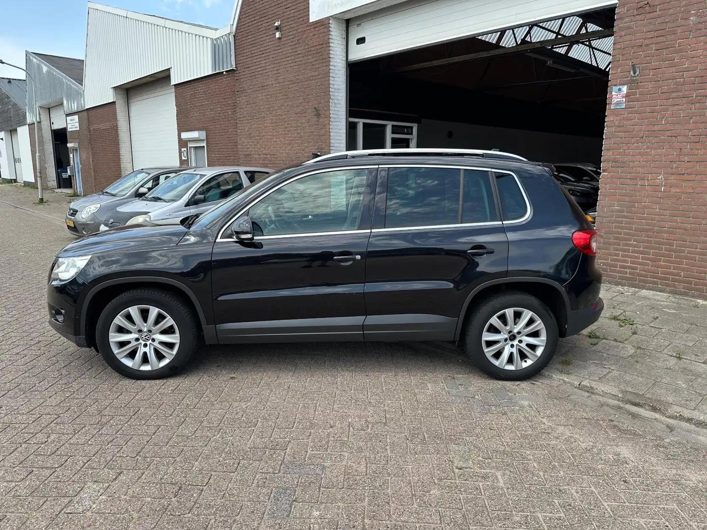 Volkswagen Tiguan 1.4 TSI Comfort&Design 4Motion | Airco | Panoramad Zwart - 2