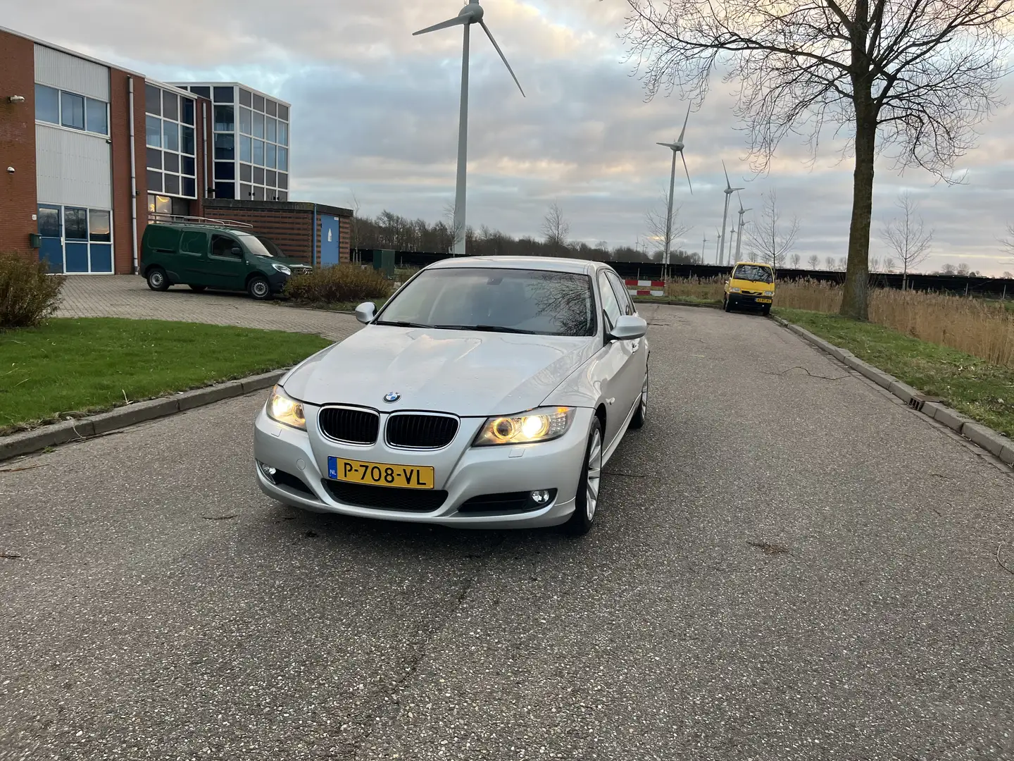 BMW 318 Luxury Line Gris - 1