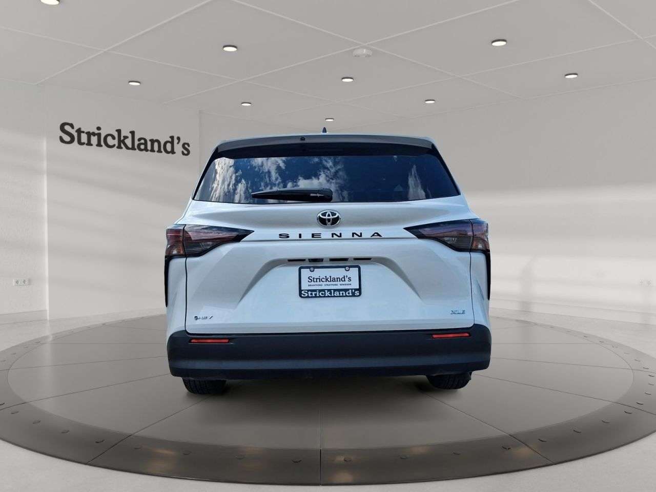 2026 Toyota Sienna XLE 8-PASSENGER — снимка 1