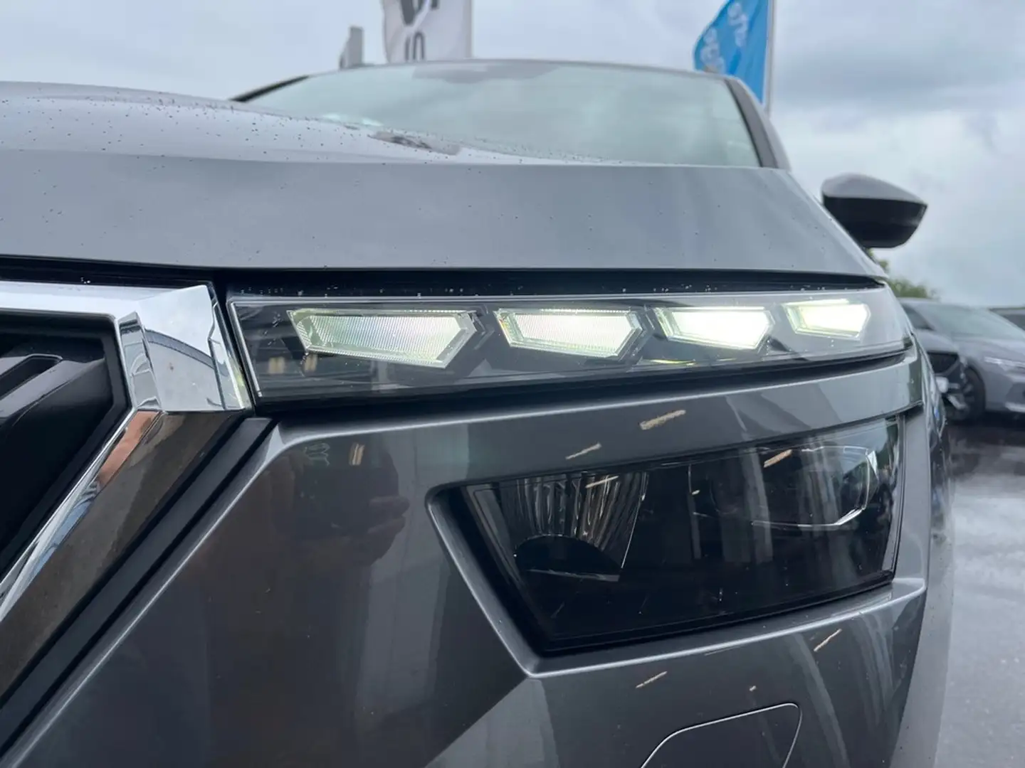 Skoda Kamiq 1,0 TSI DSG AHK Grau - 2
