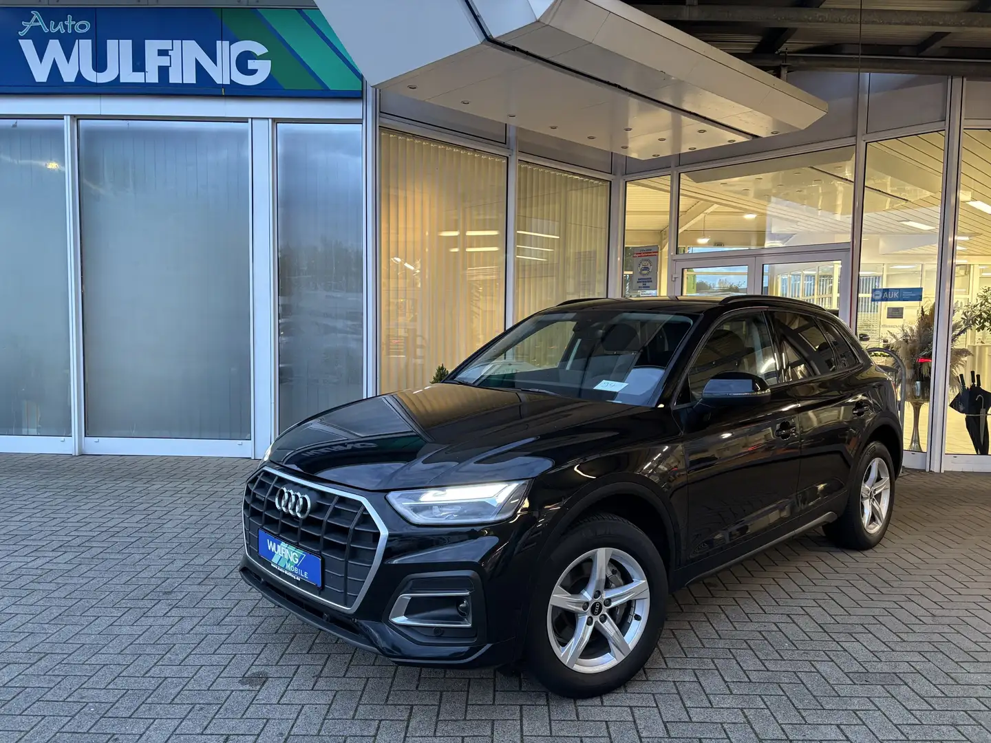 Audi Q5 40TDI quattro Business-Paket AHK FPK Navi LED Schwarz - 1