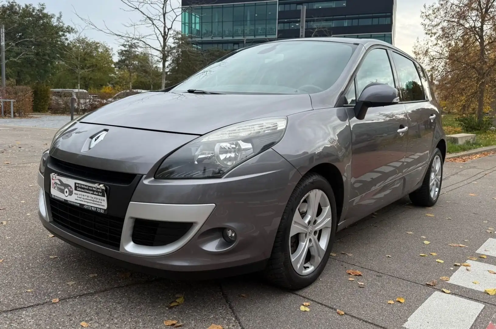 Renault Scenic III Dynamique*KLIMAAUTOMATIK*6-GANG*AHK* Grau - 1