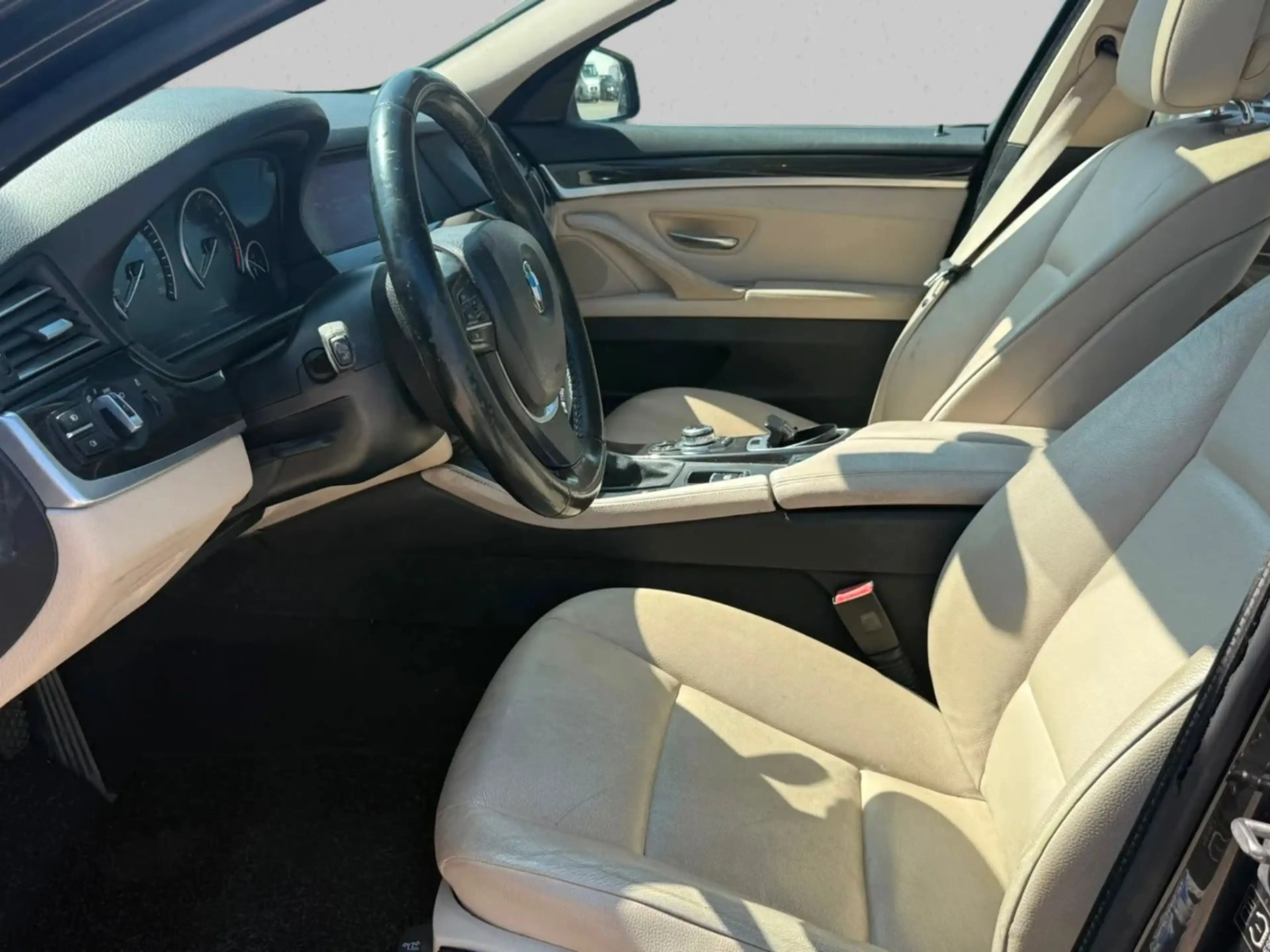 BMW 520 d Limousine Volleder-Navi-eSD-1.Hand — photo 9