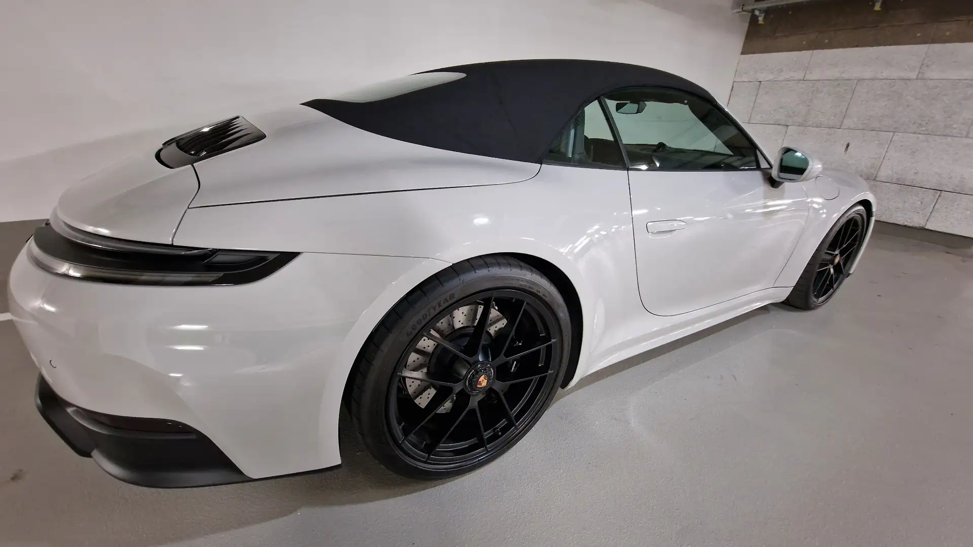 Porsche 992 911 Carrera 4 Cabrio GTS PDK - 2