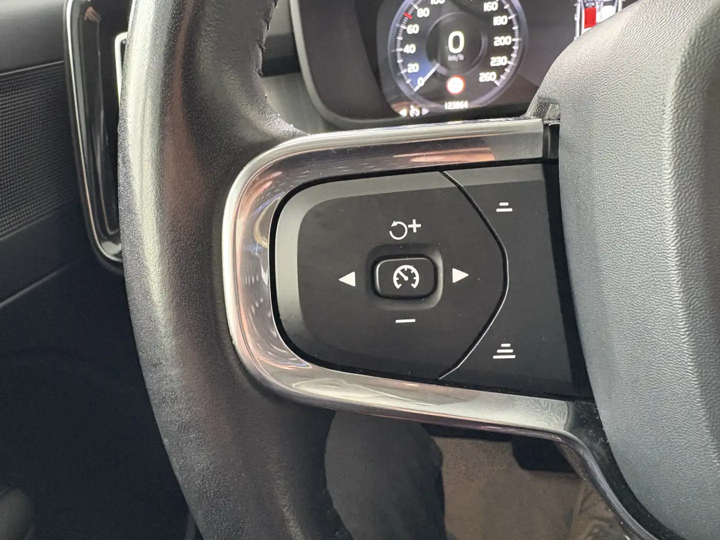 Volvo XC40 D3 150 ch Momentum - 2