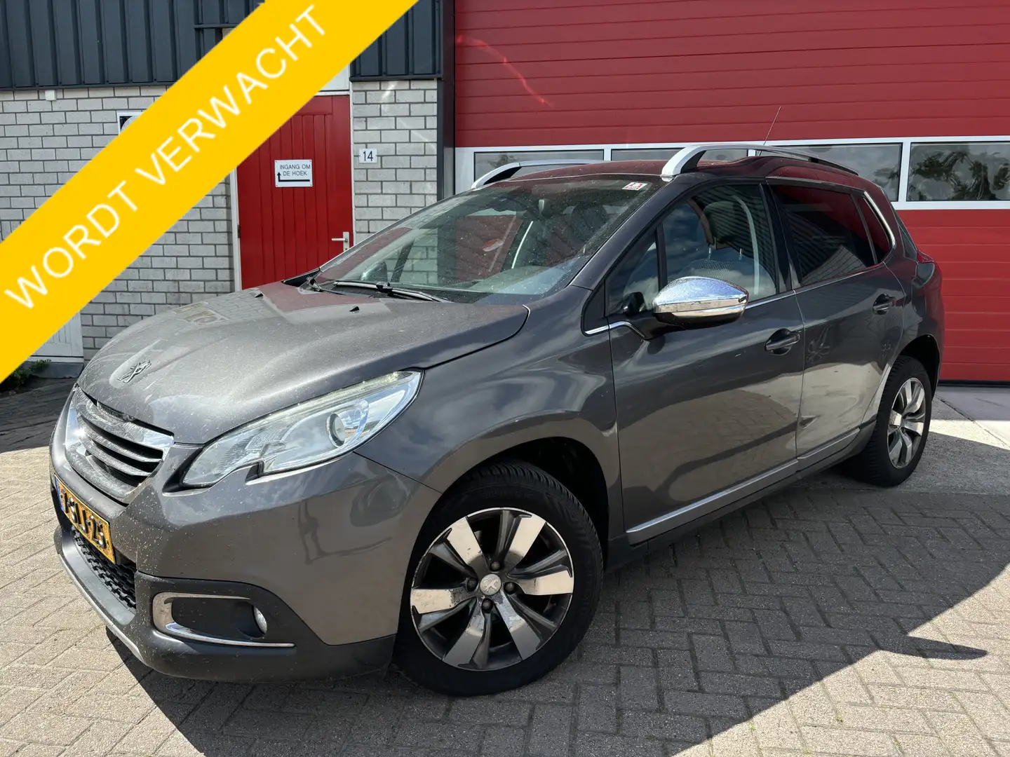 Peugeot 2008 1.6 e-HDi Allure AUTOMAAT / TREKHAAK / PANORAMADAK Grijs - 1
