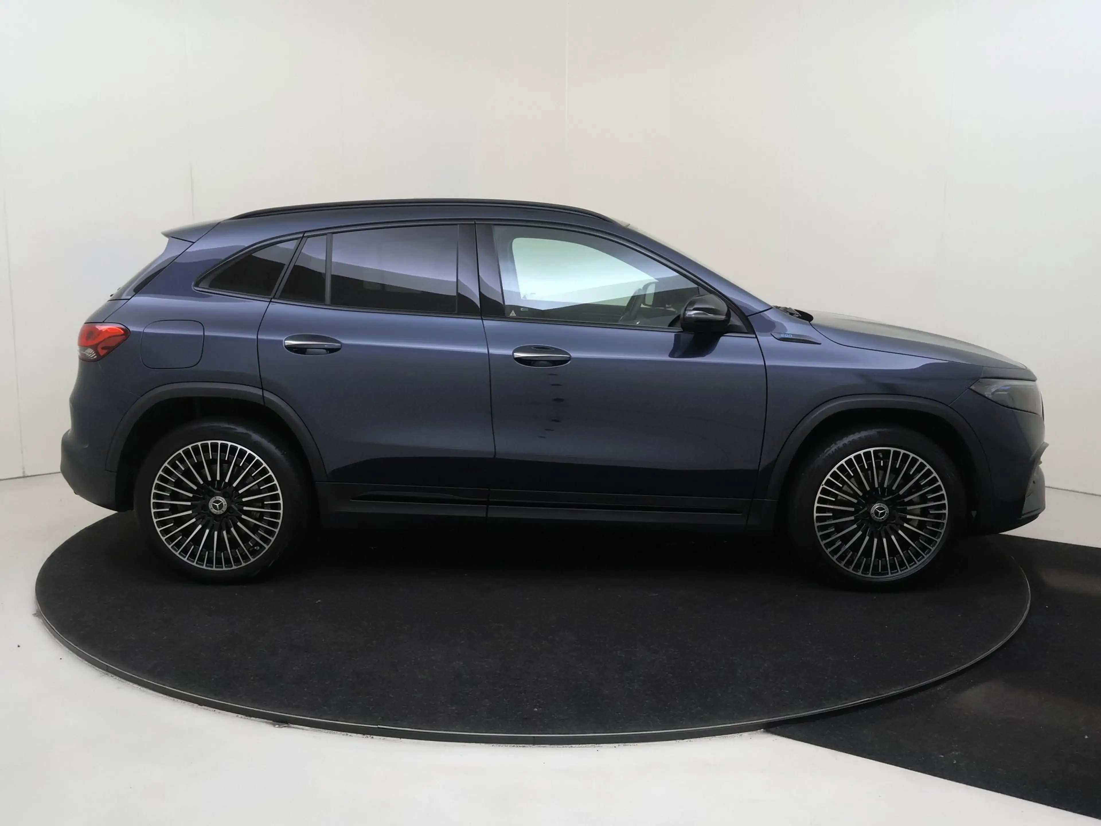 Mercedes-Benz EQA 250 Business Solution AMG 67 kWh — photo 8
