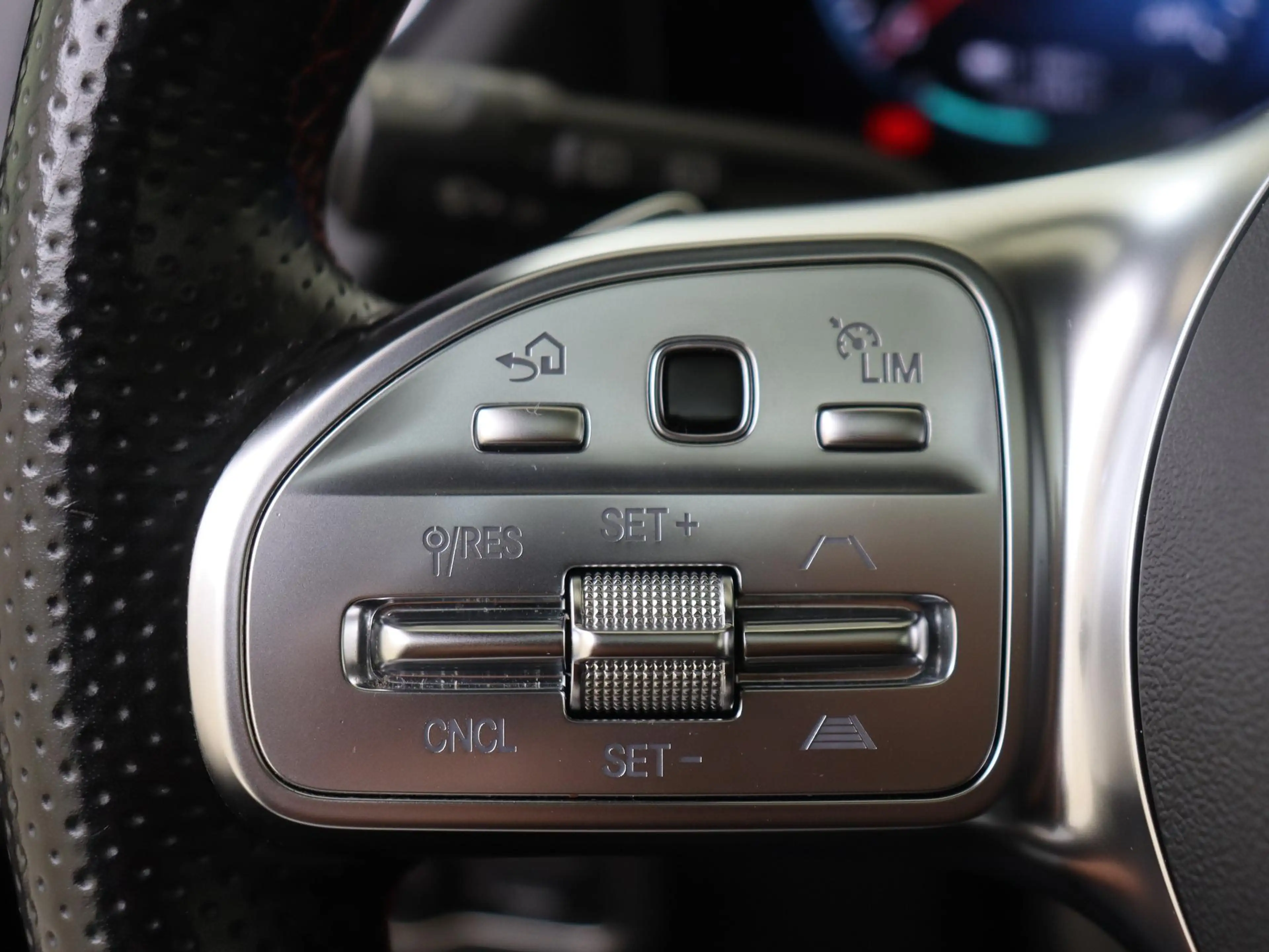 Mercedes-Benz EQA 250 Business Solution AMG 67 kWh — photo 11