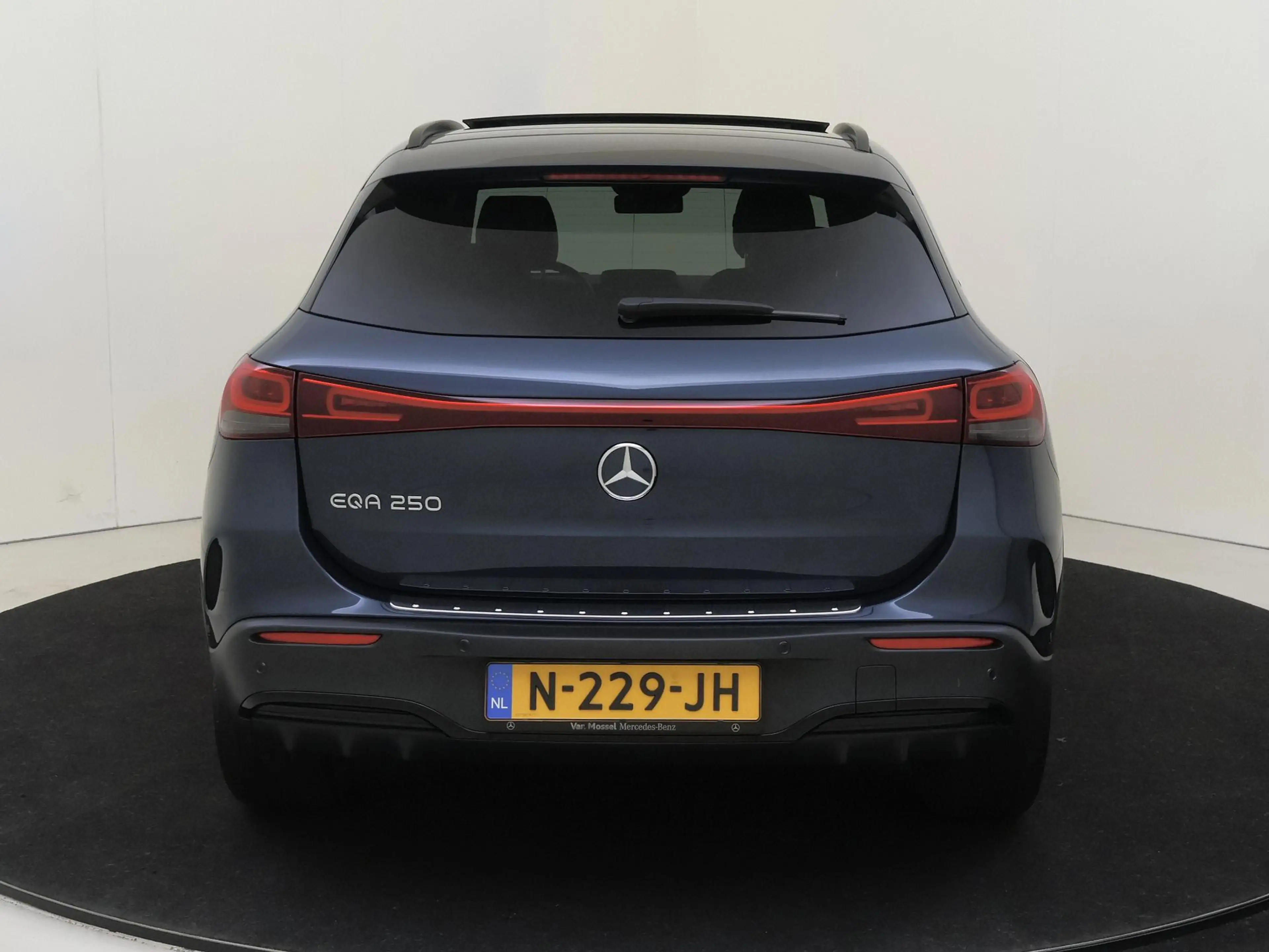 Mercedes-Benz EQA 250 Business Solution AMG 67 kWh — photo 6