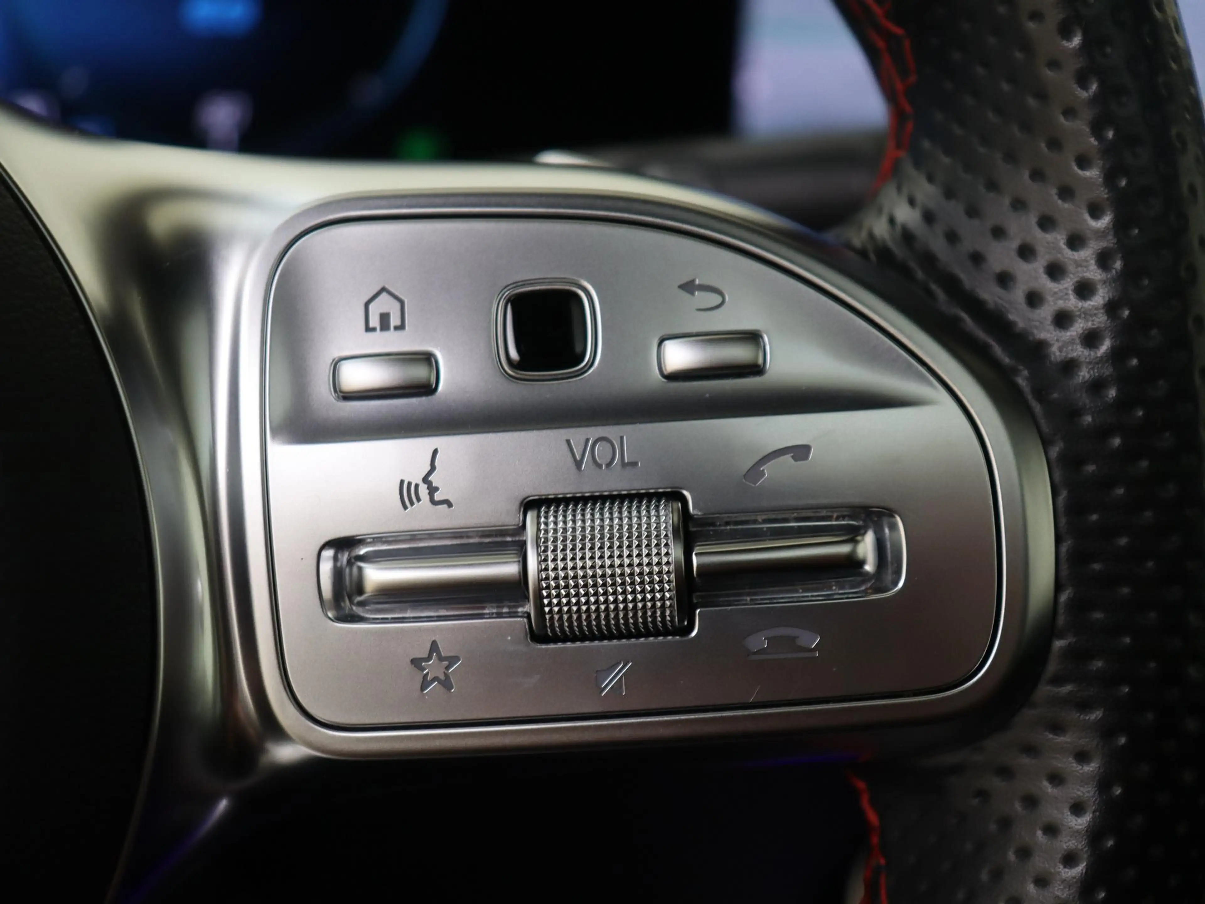 Mercedes-Benz EQA 250 Business Solution AMG 67 kWh — photo 12