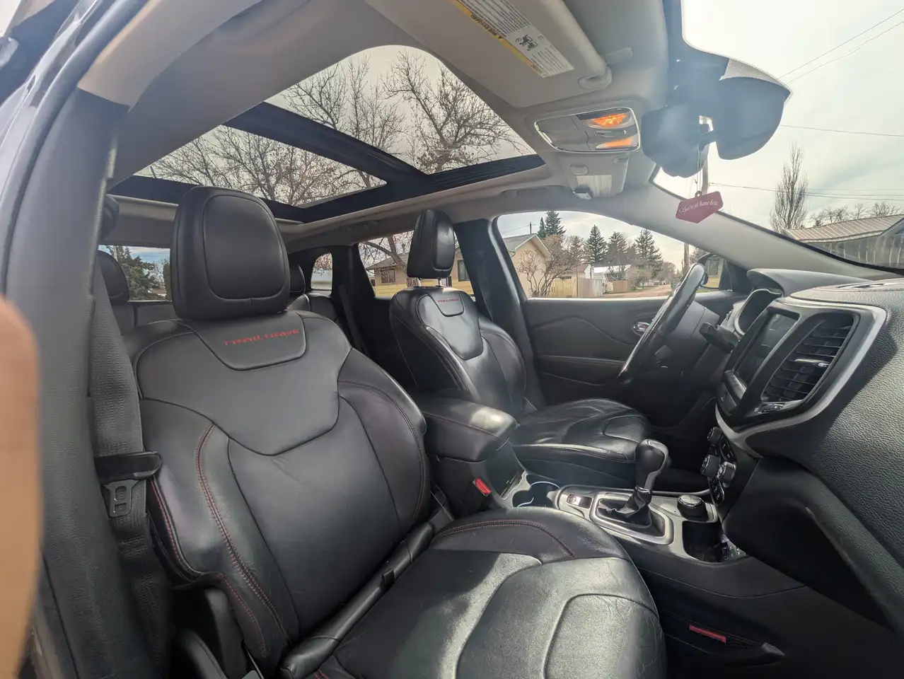 Jeep Cherokee снимка Jeep Cherokee