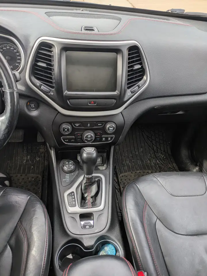 Jeep Cherokee снимка Jeep Cherokee