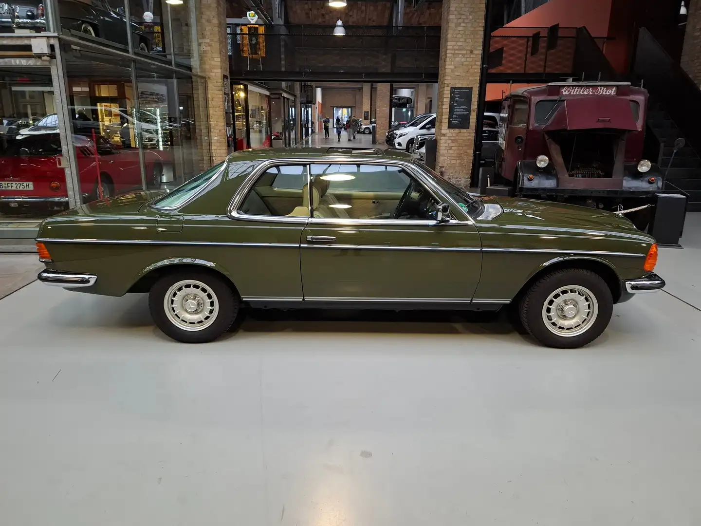 Mercedes-Benz Baureihe 123 280 CE Grün - 2