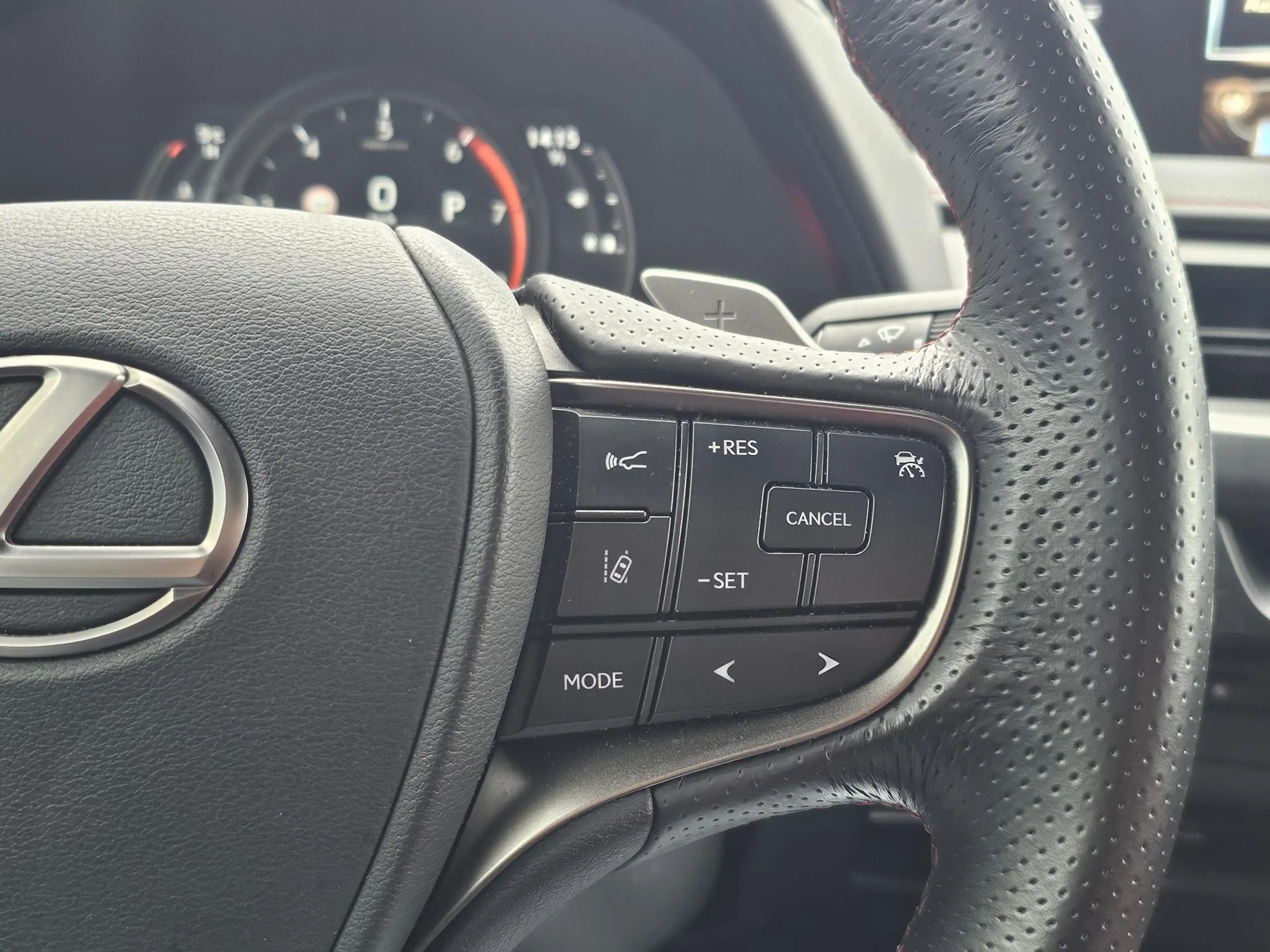 Lexus UX 250h F Sport Line ADAP CRUISE NAV CAMERA — photo 13