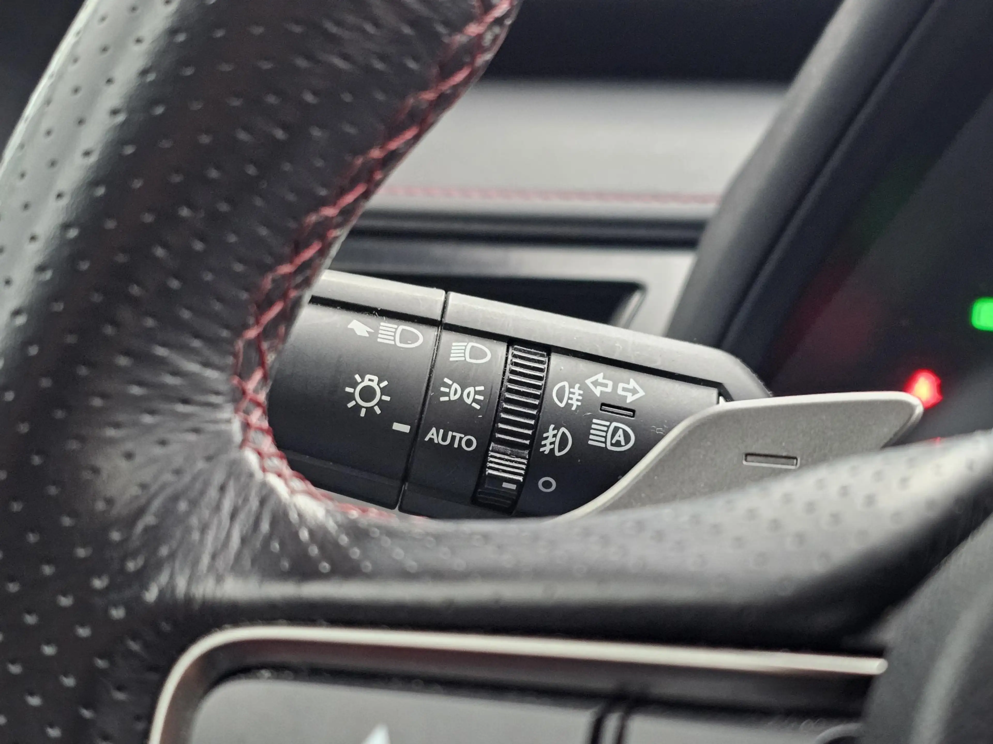 Lexus UX 250h F Sport Line ADAP CRUISE NAV CAMERA — photo 14