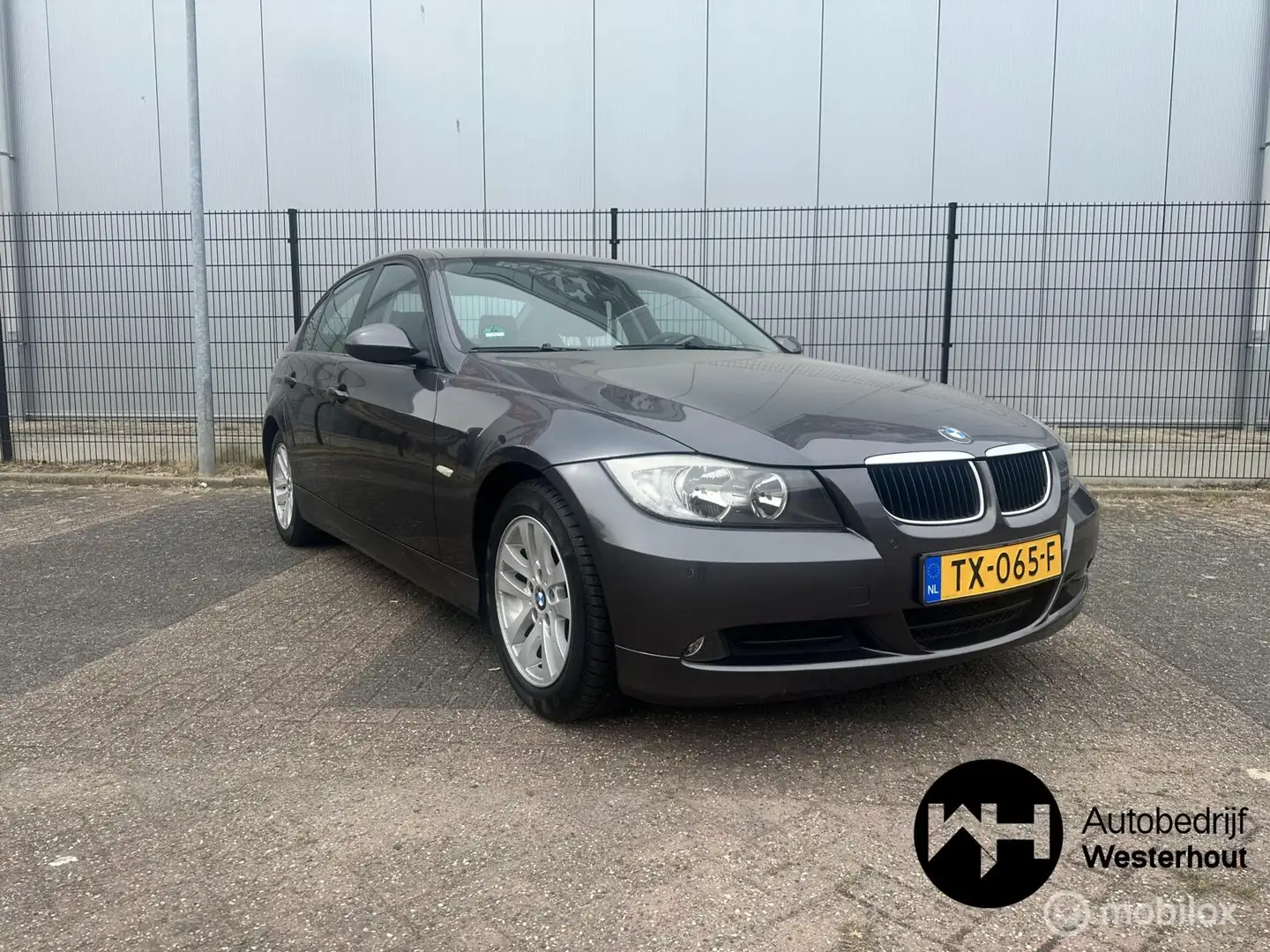 BMW 318 3-serie 318i Business Line AIRCO Nieuwe APK Grijs - 1