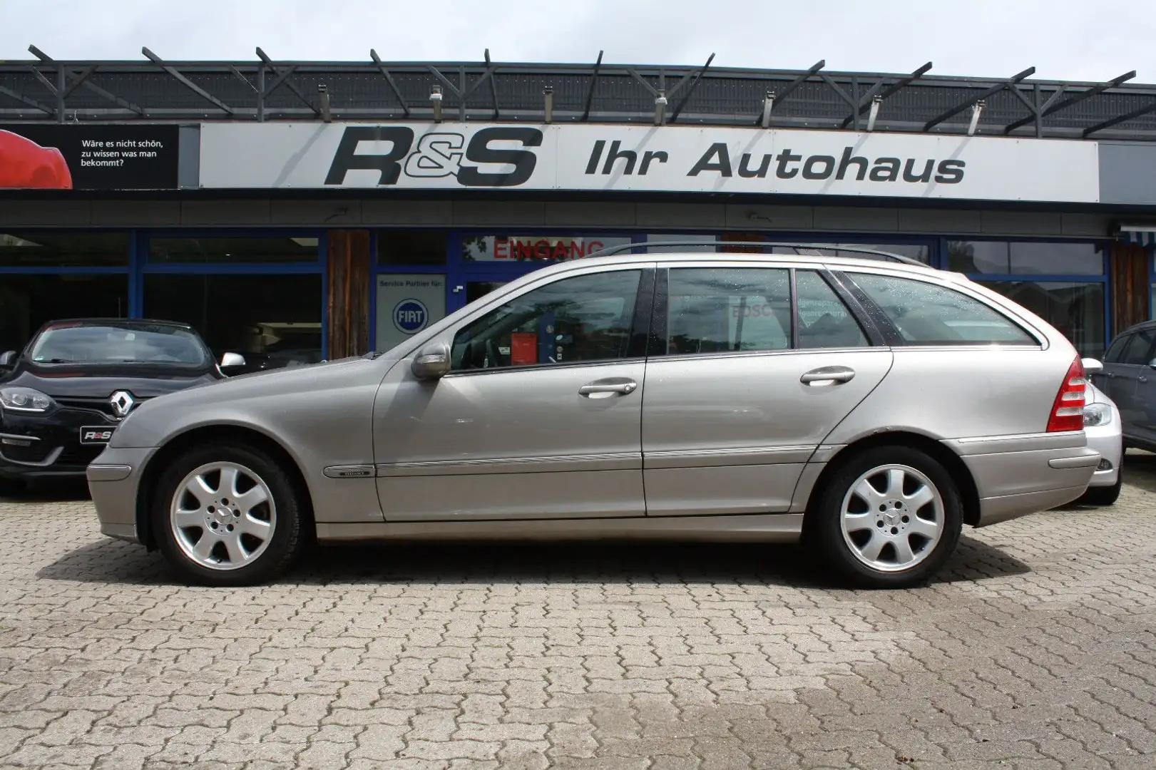 Mercedes-Benz C 270 C -Klasse T-Modell C 270 T CDI Срібний - 2