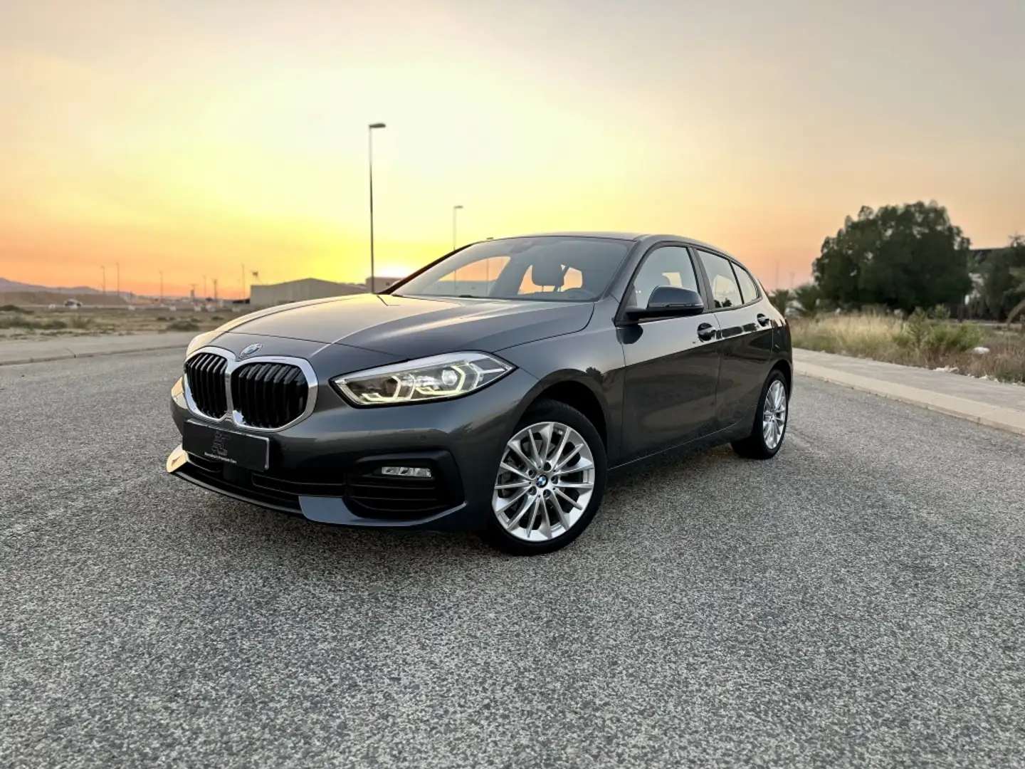 BMW 118 118d Business Gris - 1