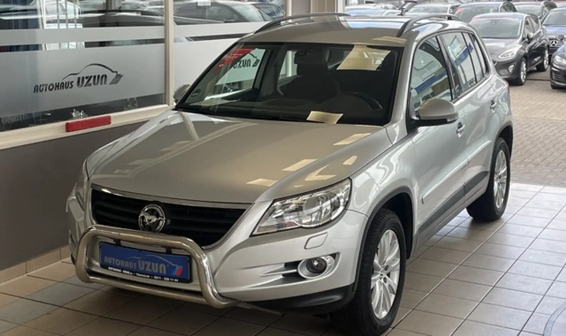 Volkswagen Tiguan 2.0 TDI Track&Field 1. Hand 4 Motion Auto Silber - 1