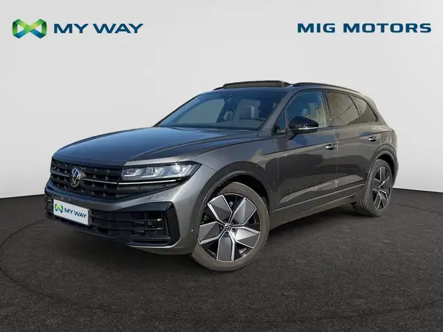 Volkswagen Touareg Touareg R 3.0 TFSI V6 eHybrid (340pk) AUTOMAAT /// inklapbare Trekhaak /// 360° Camera /// Panoramisch Schuifdak /// Zete