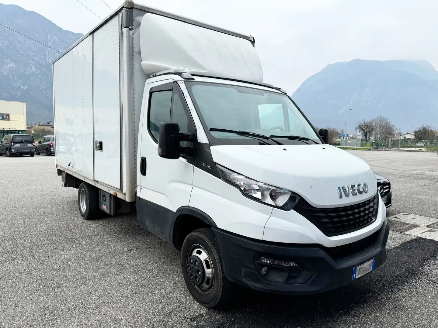 Iveco Daily 35c16 con sponda Dhollandia Blanco - 2