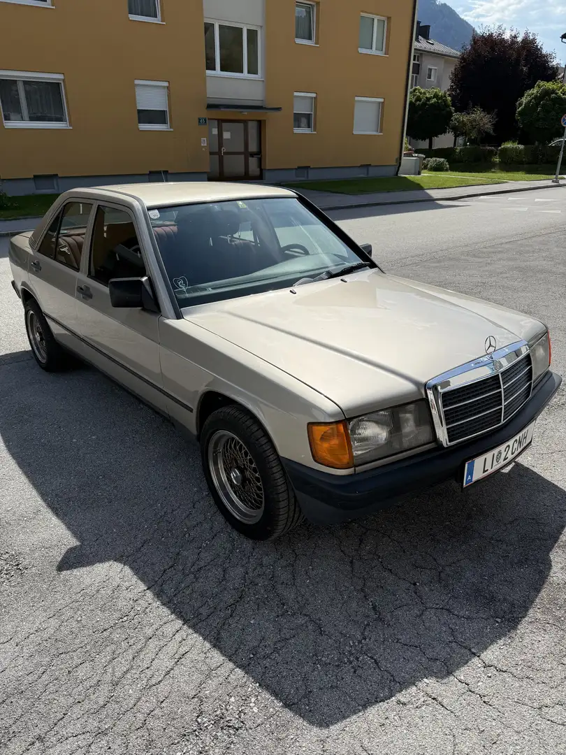 Mercedes-Benz 190 Mercedes Benz 190 D Bronze - 1