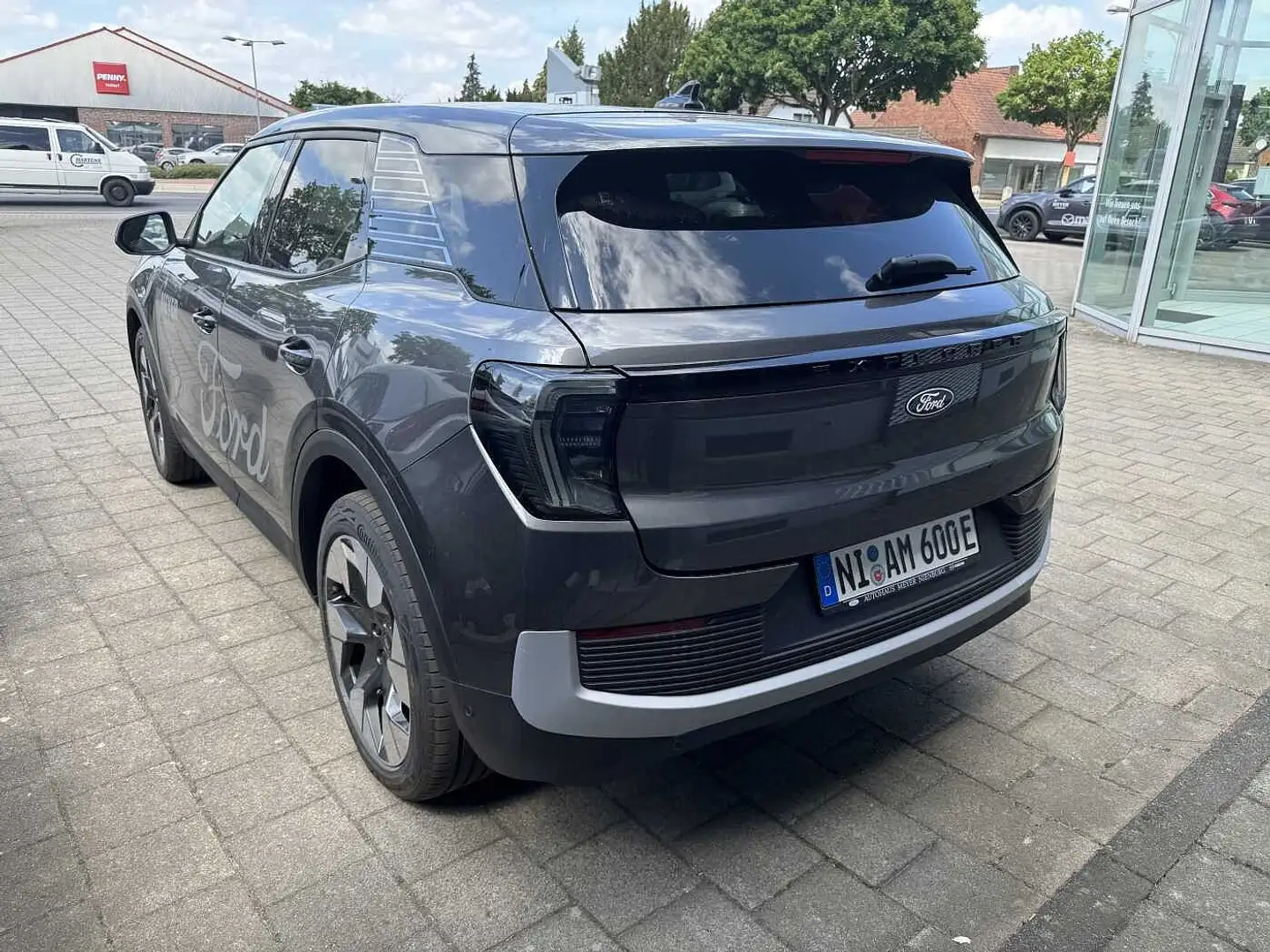 Ford Explorer Extend. Range AWD 79kWh Premium Szürke - 2