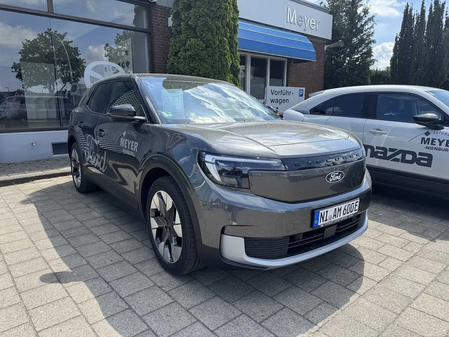 Ford Explorer Extend. Range AWD 79kWh Premium Szürke - 1