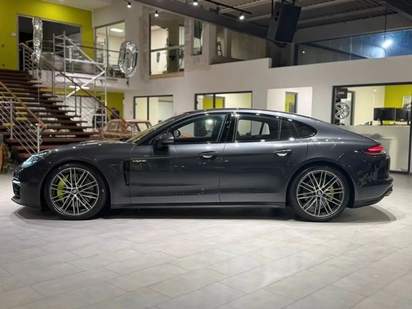 Porsche Panamera 4 S E-Hybrid ACC*HUD*BOSE*Sport-Chrono* Grau - 2