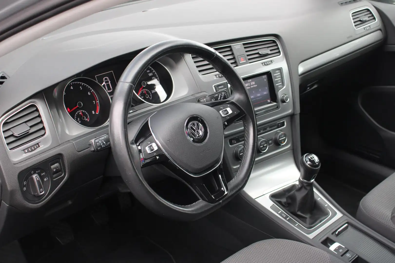 Volkswagen Golf 1.2 TSI Comfortline - AIRCO, NAVIGATIE, 5 DEURS, L Grijs - 2