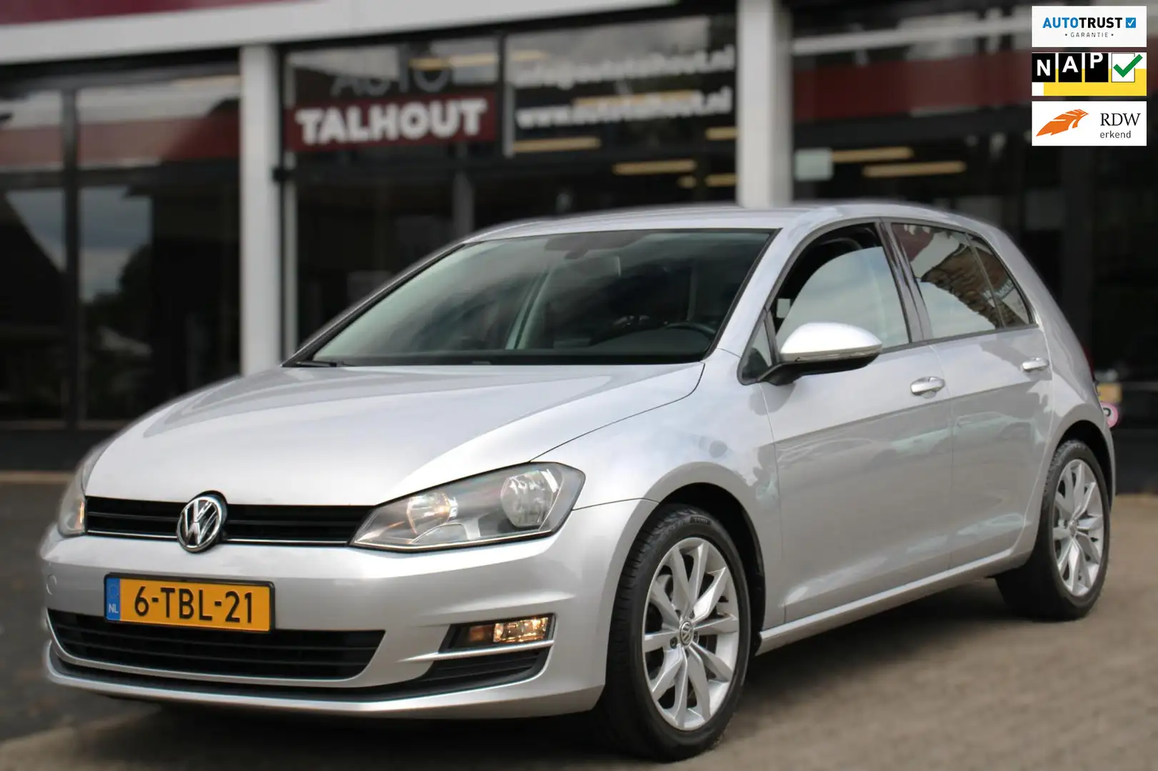 Volkswagen Golf 1.2 TSI Comfortline - AIRCO, NAVIGATIE, 5 DEURS, L Grijs - 1