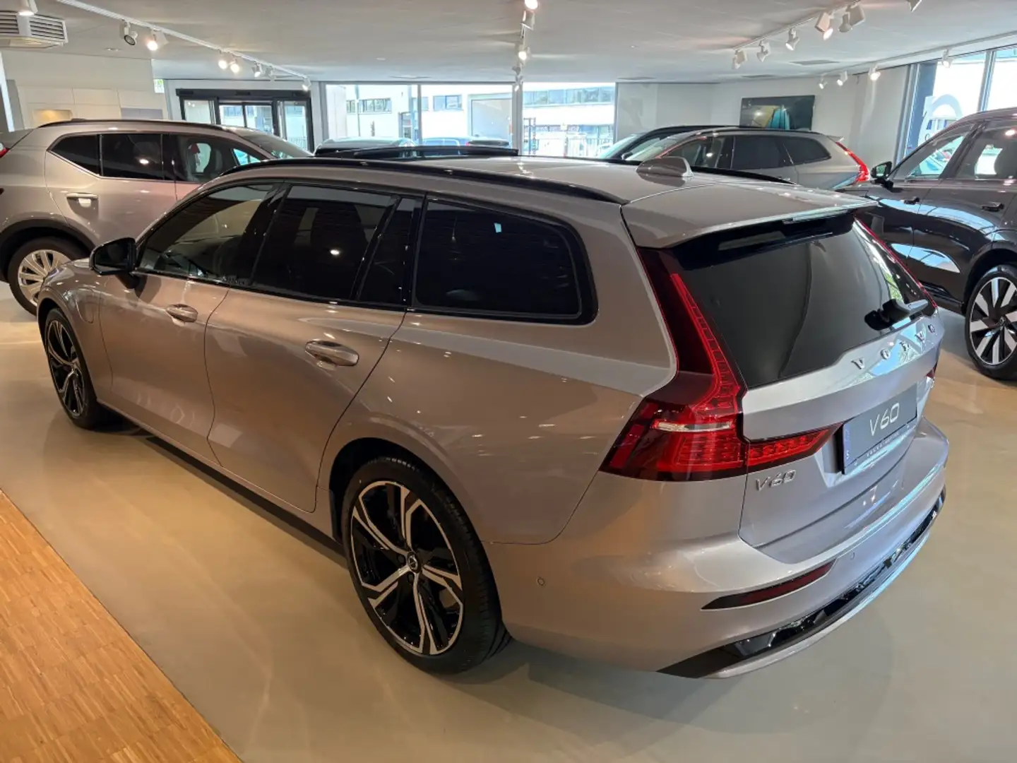 Volvo V60 2.0 T6 AWD Ultimate Dark | NIEUW | Schuif/-Kanteld Argent - 2