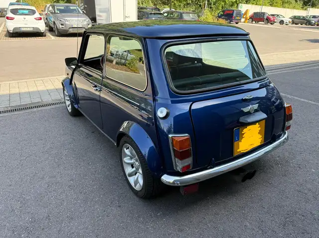 Mini Hatch view 8