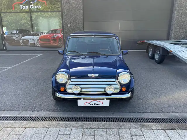 Mini Hatch view 3