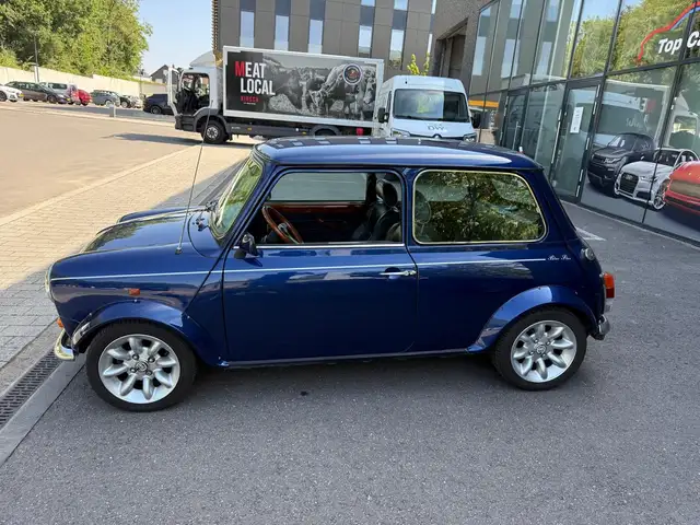 Mini Hatch view 5