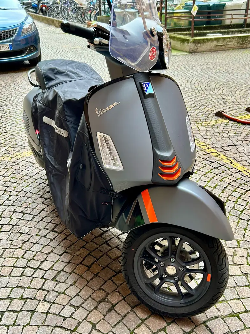 Vespa GTS Super Sport 125 Grigio - 1